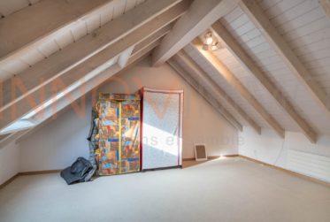 Maison contigüe à louer meublée
