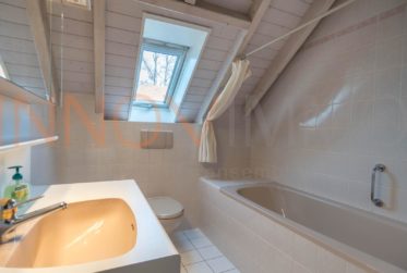 Maison contigüe à louer meublée